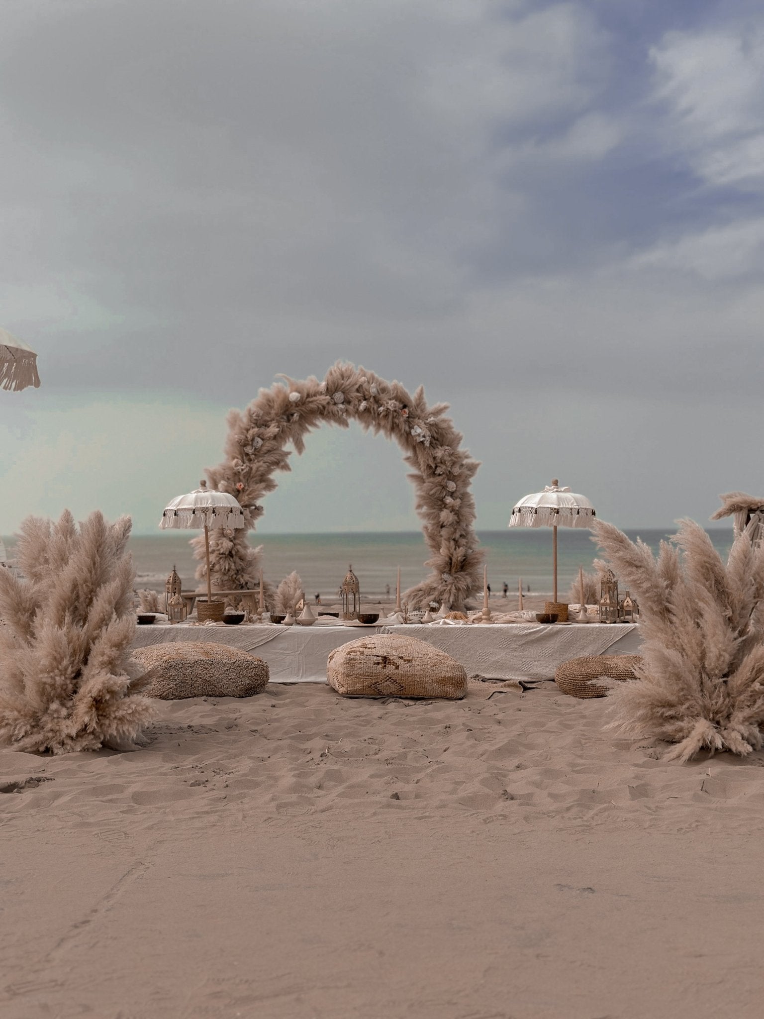 GLOBE - PAMPAS GRASS BACKDROP - CEREMONY DECOR