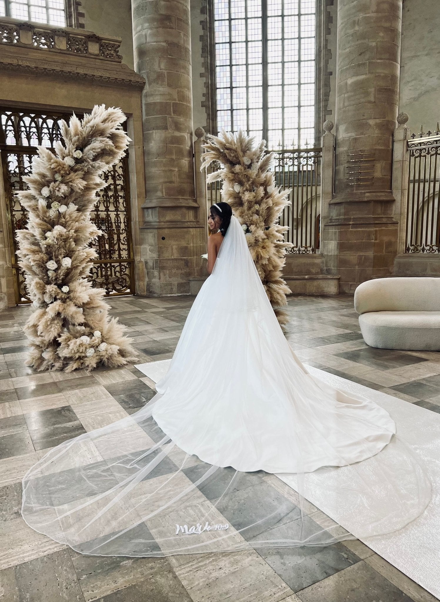 PK - THRONE - PAMPASG GRASS BACKDROP - WEDDING - CEREMONY DECOR