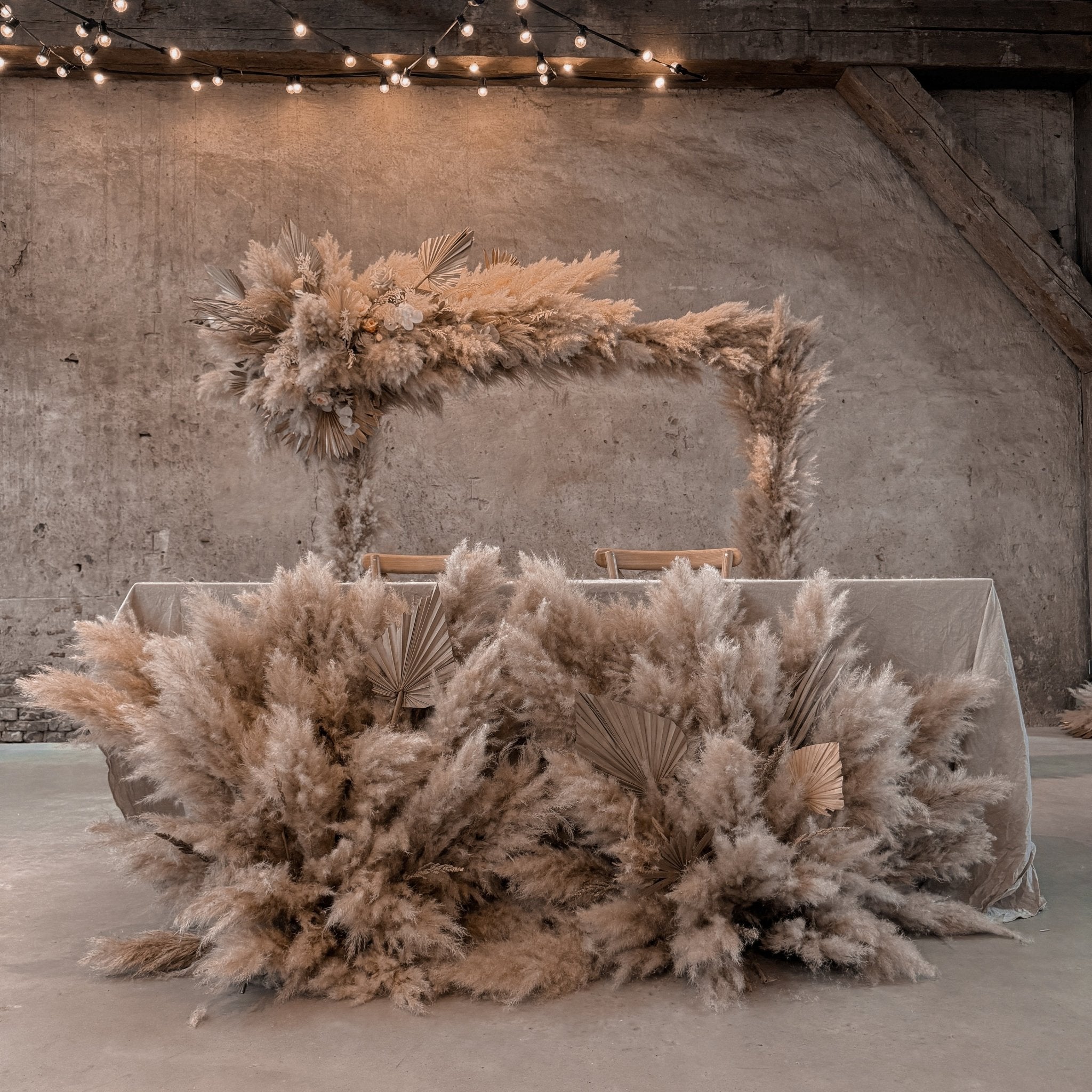 KING & QUEEN - backdrop - pampas grass decoration - bohemian wedding